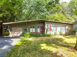 1215 Fairview Dr, Kent, OH 44240