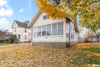 321 N Main St, White Hall, IL 62092