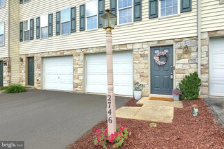 2746 Woodmont Dr, York, PA 17404