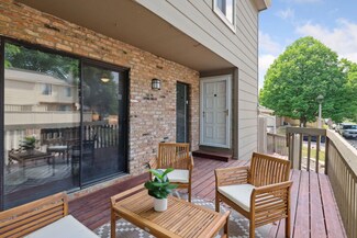 2114 Kings Valley Rd, Golden Valley, MN 55427