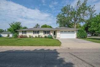 909 9th St NE, Waseca, MN 56093