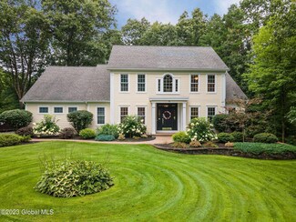 17 Huntington Ct, Saratoga Springs, NY 12866