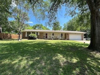 107 W Bayside Dr, Mabank, TX 75156