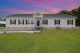107 Riley Ln, Siler City, NC 27344