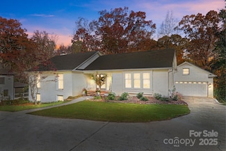 2912 Hinsdale St, Charlotte, NC 28210