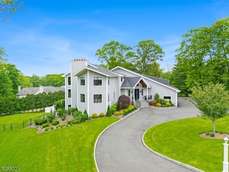 817 Apple Ridge Rd, Franklin Lakes, NJ 07417