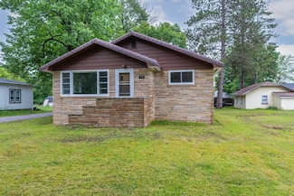 513 Tamarack St, Eagle River, WI 54521