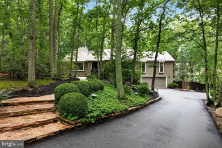 6 Strafford Circle Rd, Medford, NJ 08055