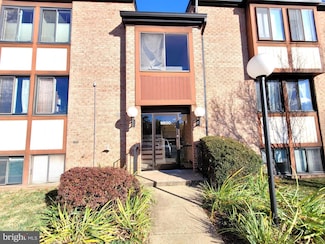 9800 Kingsbridge Dr Unit 2, Fairfax, VA 22031