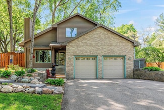 2195 Bayview Place, Wayzata, MN 55391