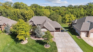 210 N City View Cir, Wichita, KS 67235