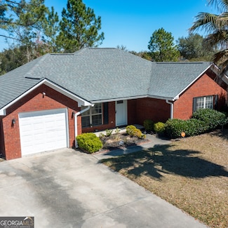 305 Clairemore Cir, Hinesville, GA 31313