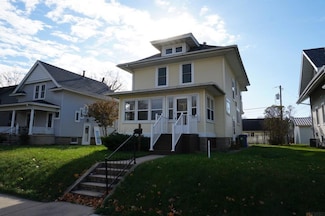 102 3rd Ave, Charles City, IA 50616