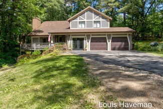 3525 Wild Rose Ln NE, Grand Rapids, MI 49525