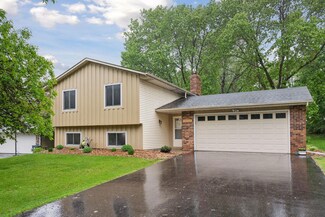 12033 Chesholm Ln, Eden Prairie, MN 55347