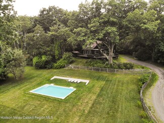 181 Lockwood Rd, Craryville, NY 12521