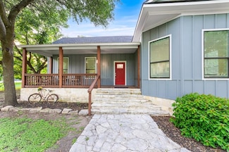 136 W Evergreen St, Boerne, TX 78006