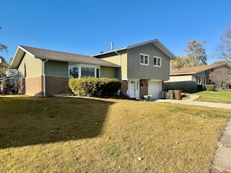 5700 La Palm Dr, Oak Forest, IL 60452