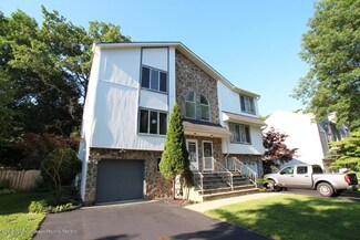 39 Lone Star Ln, Manalapan, NJ 07726