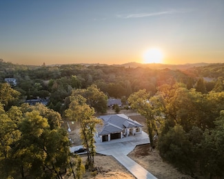 5880 Stanley Dr, Auburn, CA 95602