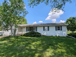 2136 W Fairview Rd, Freeport, IL 61032