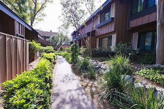 9749 Reseda Blvd Unit 13, Northridge, CA 91324