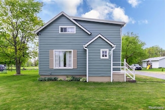 2433 Henry St, Port Huron, MI 48060