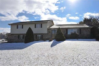 5336 Debra Dr, Schnecksville, PA 18078