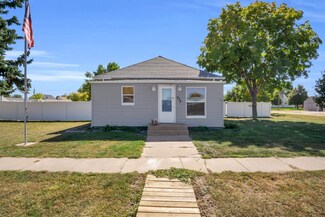 233 W Pacific Dr, Elm Creek, NE 68836