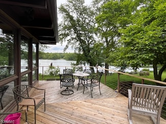 24 Fayson Lake Rd, Kinnelon, NJ 07405