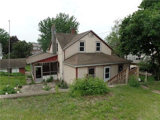 413 4th Ave E, Durand, WI 54736