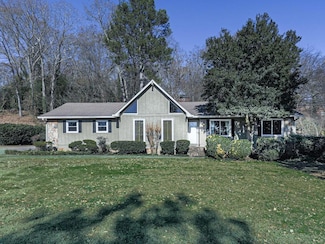 14 Town And Country Dr, Cartersville, GA 30120