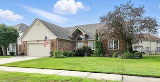 18960 Sandhurst Dr, Clinton Township, MI 48038