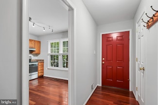 2300 Horseferry Ct, Reston, VA 20191