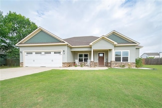 16 Eagle Nest Dr, Fort Mitchell, AL 36856