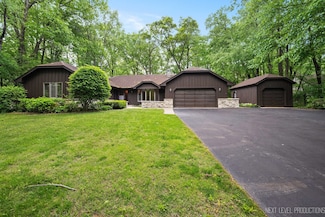 43W301 Hawkeye Dr, Elburn, IL 60119