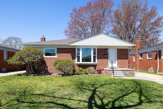 21601 Arrowhead St, Saint Clair Shores, MI 48082