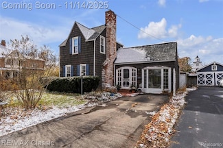 108 Washington St, Holly, MI 48442