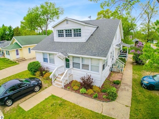 1102 Chestnut St, Cadillac, MI 49601