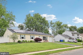 5 Grayburn Dr, Marlton, NJ 08053