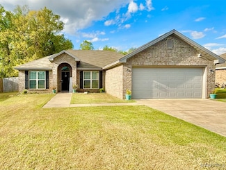 303 Silver Pointe Dr, Elmore, AL 36025