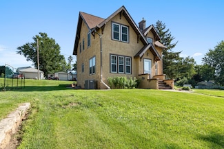 310 E 7th St, Starbuck, MN 56381