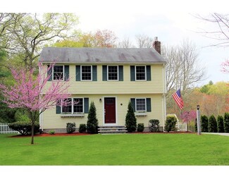 29 Bellingham St, Mendon, MA 01756