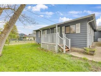 380 Weaver Ave, Myrtle Creek, OR 97457
