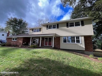 919 Northumberland Dr, Schenectady, NY 12309