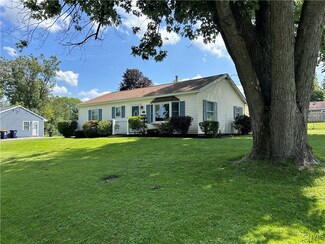 2 Sycamore Dr E, New Hartford, NY 13413