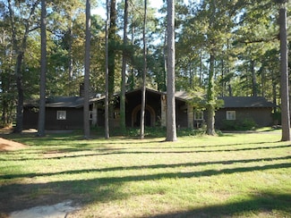 900 MacHen Dr, Springhill, LA 71075