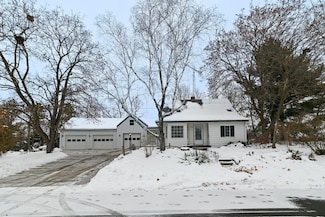 124 W Exchange St, Mazomanie, WI 53560