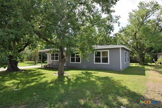 202 Dan Ave, Port Lavaca, TX 77979