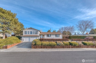 1103 S Skyline Dr, Moses Lake, WA 98837